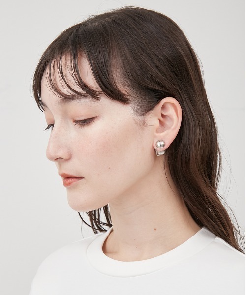 Mila Owen(ミラオーウェン)の「メタルボールチェーンチャームピアス(ピアス(両耳用)・レディース・シルバー/ゴールド/ホワイト・FREE)」の9枚目の写真