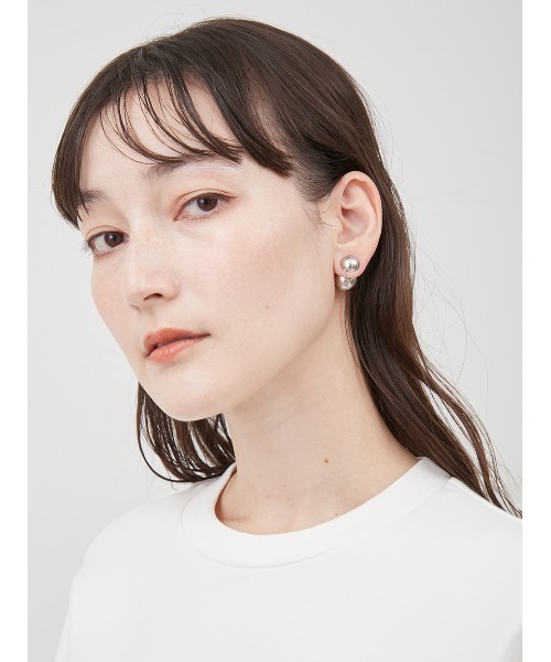 Mila Owen(ミラオーウェン)の「メタルボールチェーンチャームピアス(ピアス(両耳用)・レディース・シルバー/ゴールド/ホワイト・FREE)」の10枚目の写真