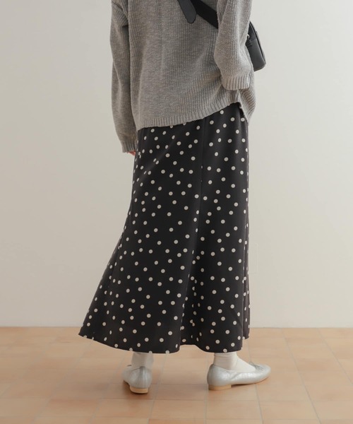 URBAN RESEARCH DOORS（アーバンリサーチドアーズ）の「ドットプリントフレアスカート（スカート・レディース・ブラック系その他/グレー系その他・MEDIUM）」の8枚目の写真