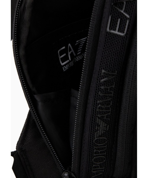 EMPORIO ARMANI EA7(エンポリオアルマーニイーエーセブン)の「【エンポリオ アルマーニ EA7】Logo Series ラウンドバックパック テクニカルファブリック ミニ(ショルダーバッグ・メンズ・ブラック系その他・FREE)」の6枚目の写真