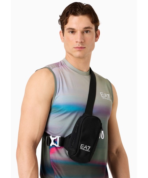 EMPORIO ARMANI EA7(エンポリオアルマーニイーエーセブン)の「【エンポリオ アルマーニ EA7】Logo Series ラウンドバックパック テクニカルファブリック ミニ(ショルダーバッグ・メンズ・ブラック系その他・FREE)」の8枚目の写真