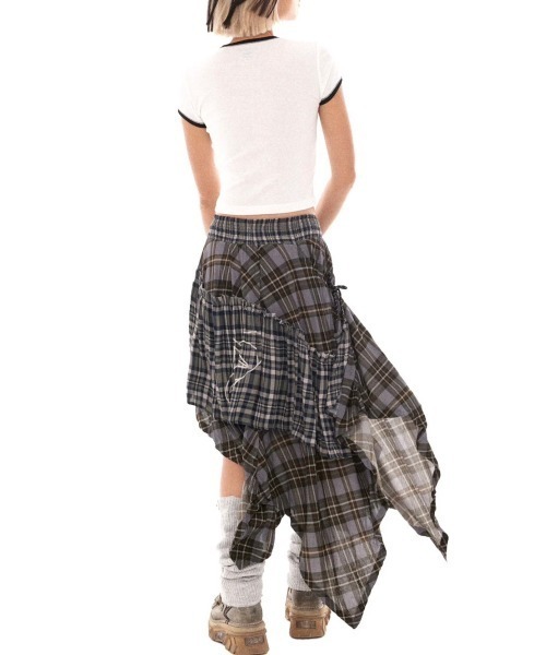 Basic Pleasure Mode（ベーシックプレジャーモード）の「【Basic Pleasure Mode】CHUN LEE TEE / 【ベーシックプレジャーモード】クロップドロゴプリント半袖Tシャツ（Tシャツ/カットソー・レディース・ホワイト・S/XS/XXS）」の4枚目の写真