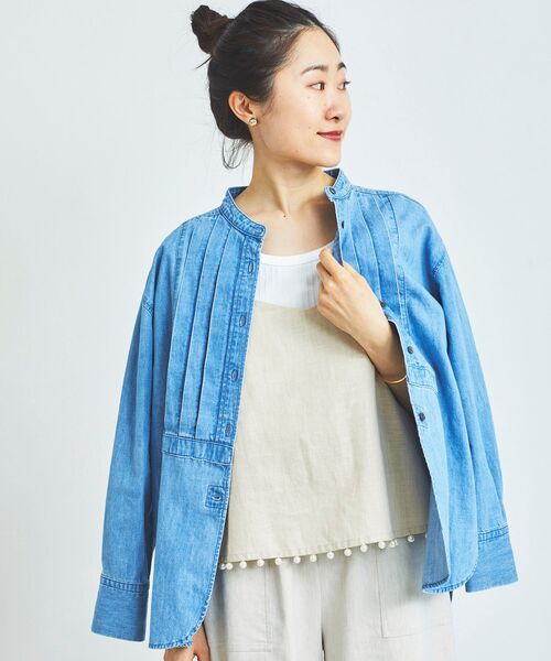 le.coeur blanc（ルクールブラン）の「フロントタックノーカラーデニムシャツ（シャツ/ブラウス・レディース・ネイビー/ブルー・38）」の5枚目の写真