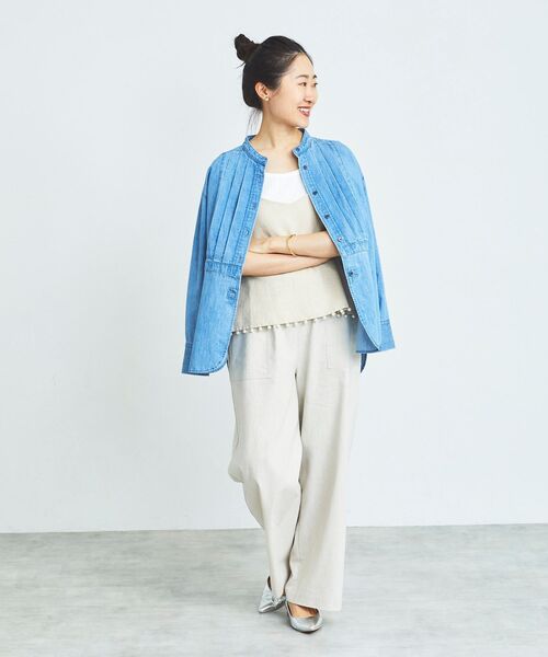 le.coeur blanc（ルクールブラン）の「フロントタックノーカラーデニムシャツ（シャツ/ブラウス・レディース・ネイビー/ブルー・38）」の6枚目の写真