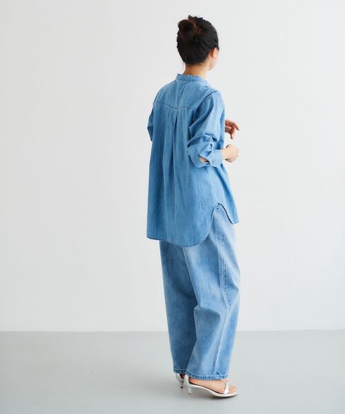 le.coeur blanc（ルクールブラン）の「フロントタックノーカラーデニムシャツ（シャツ/ブラウス・レディース・ネイビー/ブルー・38）」の19枚目の写真