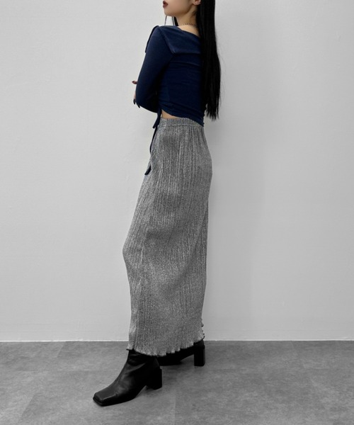 LVEU.(ラブユ.)の「【LVEU.】シャーリングオープンネックトップス / トップス リブ ニット ラペル シャーリング オフショル風 襟 フラップ クロップド ショート ブラック ネイビー(Tシャツ/カットソー・レディース・アイボリー/ブラック/ネイビー・FREE)」の20枚目の写真