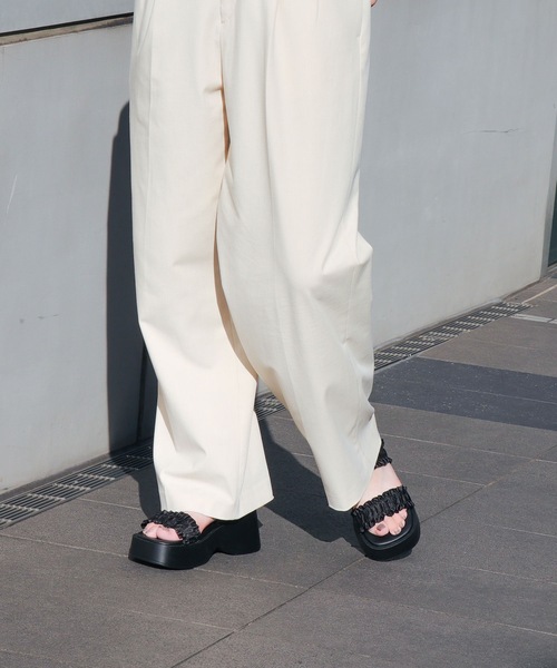 EVOL(イーボル)の「XSからLLまで豊富なサイズ展開【EVOL】軽量厚底フリルサンダル IW5394(サンダル・レディース・アイボリー/ブラック/グレー/ピンクベージュ・LL/L/M/S/XS)」の12枚目の写真