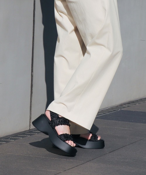 EVOL(イーボル)の「XSからLLまで豊富なサイズ展開【EVOL】軽量厚底フリルサンダル IW5394(サンダル・レディース・アイボリー/ブラック/グレー/ピンクベージュ・LL/L/M/S/XS)」の13枚目の写真