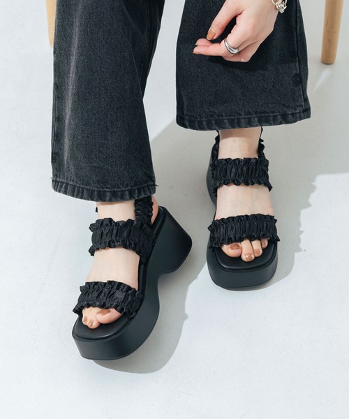 EVOL(イーボル)の「XSからLLまで豊富なサイズ展開【EVOL】軽量厚底フリルサンダル IW5394(サンダル・レディース・アイボリー/ブラック/グレー/ピンクベージュ・LL/L/M/S/XS)」の14枚目の写真