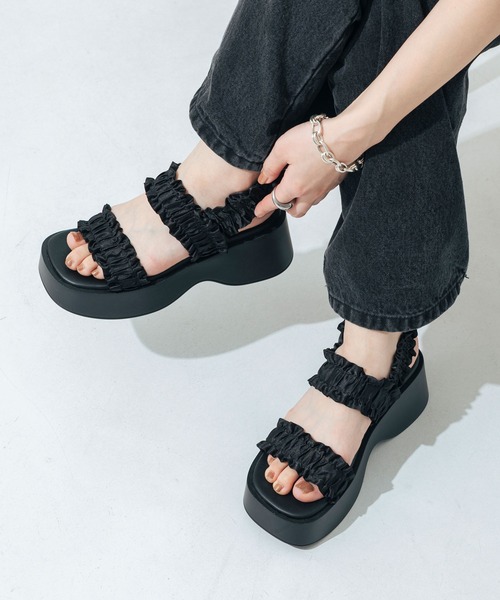 EVOL(イーボル)の「XSからLLまで豊富なサイズ展開【EVOL】軽量厚底フリルサンダル IW5394(サンダル・レディース・アイボリー/ブラック/グレー/ピンクベージュ・LL/L/M/S/XS)」の15枚目の写真