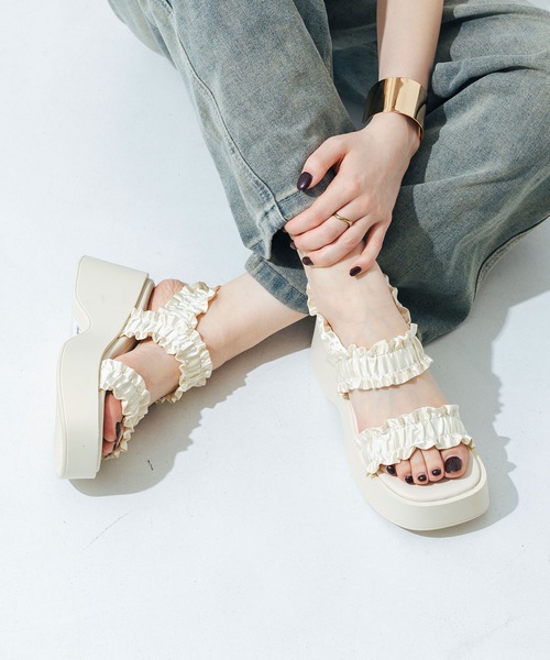 EVOL(イーボル)の「XSからLLまで豊富なサイズ展開【EVOL】軽量厚底フリルサンダル IW5394(サンダル・レディース・アイボリー/ブラック/グレー/ピンクベージュ・LL/L/M/S/XS)」の18枚目の写真