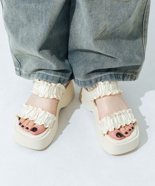 EVOL(イーボル)の「XSからLLまで豊富なサイズ展開【EVOL】軽量厚底フリルサンダル IW5394(サンダル・レディース・アイボリー/ブラック/グレー/ピンクベージュ・LL/L/M/S/XS)」の19枚目の写真