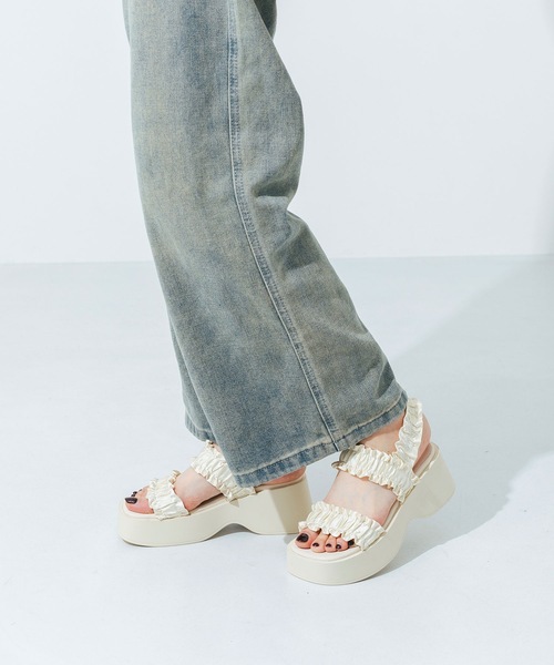 EVOL(イーボル)の「XSからLLまで豊富なサイズ展開【EVOL】軽量厚底フリルサンダル IW5394(サンダル・レディース・アイボリー/ブラック/グレー/ピンクベージュ・LL/L/M/S/XS)」の20枚目の写真