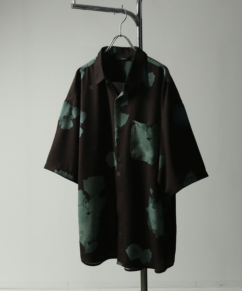 Naive magic(ナイーブマジック)の「【NAIVE MAGIC】 とろみ ドレープ シルクタッチ ワイドシルエット レギュラーカラー 柄シャツ(シャツ/ブラウス・メンズ・ブラック系/ブルー/グレー/ホワイト/ブラック・LARGE/MEDIUM)」の2枚目の写真