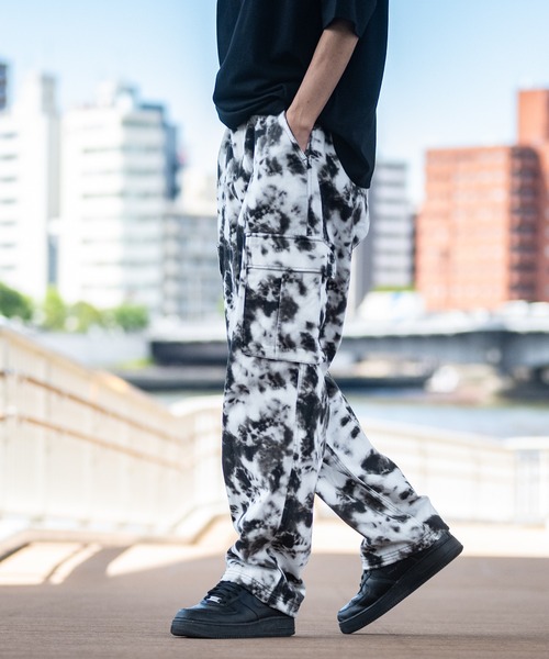 JOHN'S CLOSET（ジョンズクローゼット）の「【13】PRINT TWILL 裏使い ルーズカーゴパンツ（カーゴパンツ・メンズ・カモフラージュ/その他1・MEDIUM/LARGE/X-LARGE）」の2枚目の写真