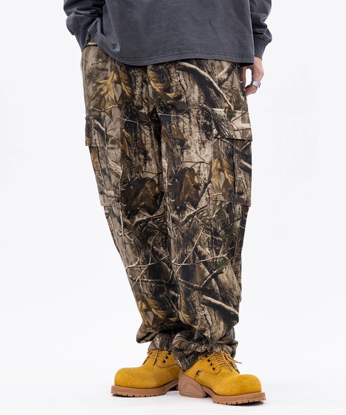 JOHN'S CLOSET（ジョンズクローゼット）の「【13】PRINT TWILL 裏使い ルーズカーゴパンツ（カーゴパンツ・メンズ・カモフラージュ/その他1・MEDIUM/LARGE/X-LARGE）」の4枚目の写真