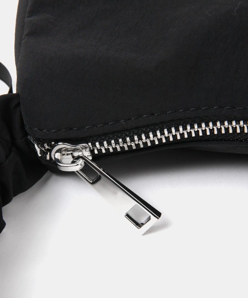 FOREVER 21(フォーエバー トゥエンティーワン)の「【2024SS】サイドリボンミニバッグ(ハンドバッグ・レディース・ブラック/ネイビー/レッド・FREE)」の9枚目の写真