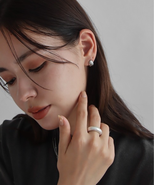abaskdesign(アバスクデザイン)の「金属アレルギー対応 ストライプスモールドロップステンレスピアス(ピアス(両耳用)・レディース・ゴールド/シルバー・FREE)」の9枚目の写真