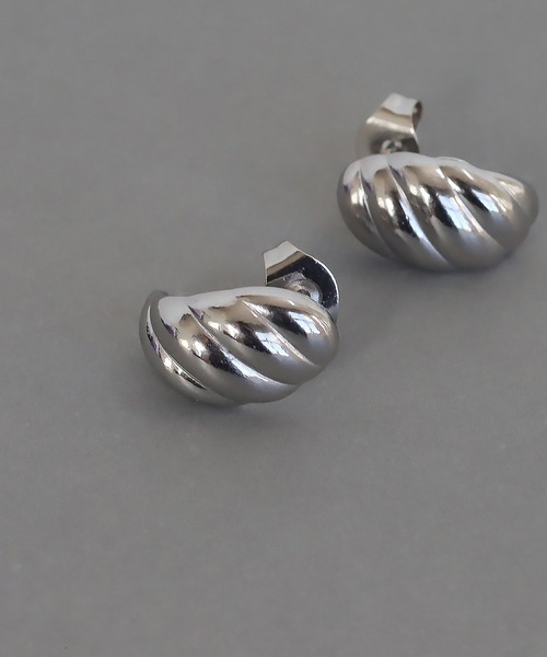 abaskdesign(アバスクデザイン)の「金属アレルギー対応 ストライプスモールドロップステンレスピアス(ピアス(両耳用)・レディース・ゴールド/シルバー・FREE)」の12枚目の写真