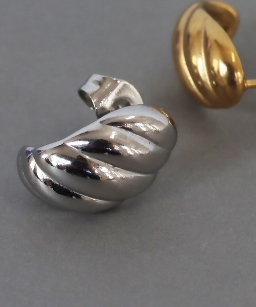 abaskdesign(アバスクデザイン)の「金属アレルギー対応 ストライプスモールドロップステンレスピアス(ピアス(両耳用)・レディース・ゴールド/シルバー・FREE)」の14枚目の写真