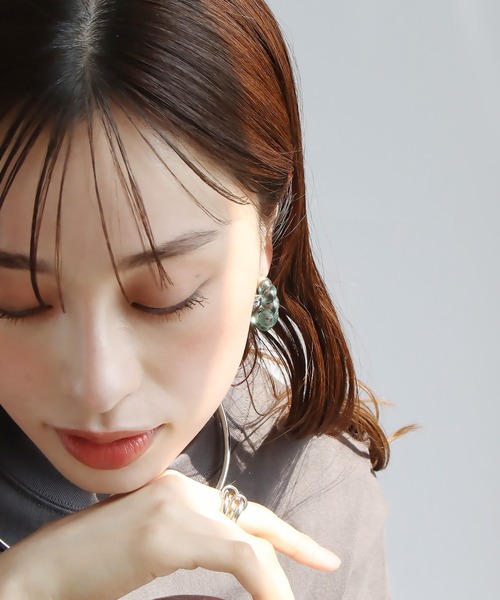 abaskdesign(アバスクデザイン)の「金属アレルギー対応 アクリルカラーツイストピアス(ピアス(両耳用)・レディース・グリーン/ブルー/ブラウン/クリア・FREE)」の14枚目の写真