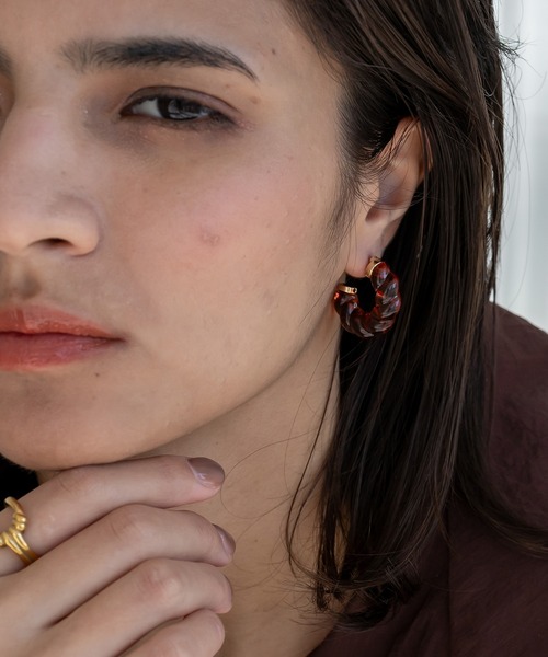 abaskdesign(アバスクデザイン)の「金属アレルギー対応 アクリルカラーツイストピアス(ピアス(両耳用)・レディース・グリーン/ブルー/ブラウン/クリア・FREE)」の6枚目の写真