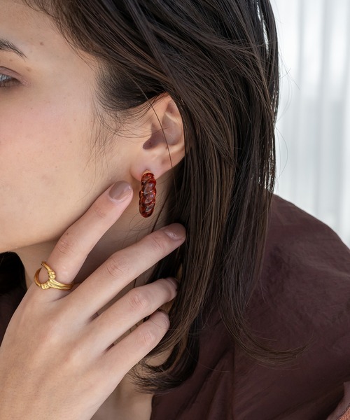 abaskdesign(アバスクデザイン)の「金属アレルギー対応 アクリルカラーツイストピアス(ピアス(両耳用)・レディース・グリーン/ブルー/ブラウン/クリア・FREE)」の5枚目の写真