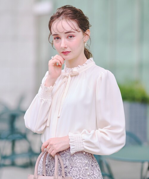 couture brooch（クチュールブローチ）の「◆【好印象なレディブラウス】タイ付きピコフリルブラウス（シャツ/ブラウス・レディース・ライトグレー/ブラック/アイボリー・38/36/40/42）」の19枚目の写真