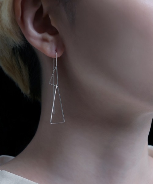 YArKA（ヤーカ）の「【YArKA/ヤーカ】narrow stick 2 triangle earing(pierce)[pcps] / 細棒2三角ピアス（ピアス（両耳用）・レディース・シルバー・FREE）」の7枚目の写真