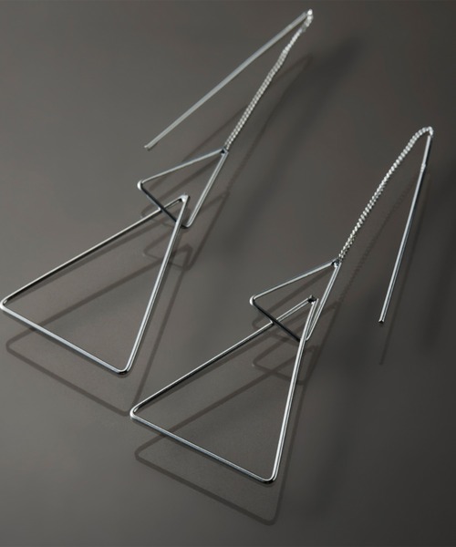 YArKA（ヤーカ）の「【YArKA/ヤーカ】narrow stick 2 triangle earing(pierce)[pcps] / 細棒2三角ピアス（ピアス（両耳用）・レディース・シルバー・FREE）」の5枚目の写真