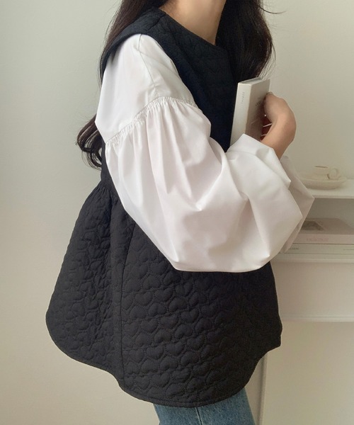 LAUIR（ラウアー）の「ペプラムキルトベスト[高身長サイズMT有り]（ベスト・レディース・ベージュ/ブラック/アイボリー・MEDIUM/LARGE/MT）」の6枚目の写真