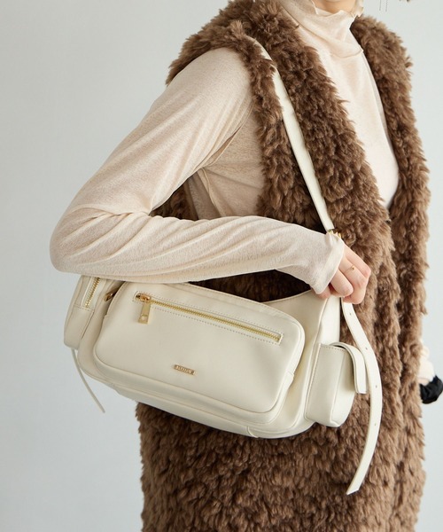 BAYFLOW（ベイフロー）の「[斜めがけもできる]ポケット2WAYバッグ（ハンドバッグ・レディース・ブラック/オフホワイト・FREE）」の5枚目の写真