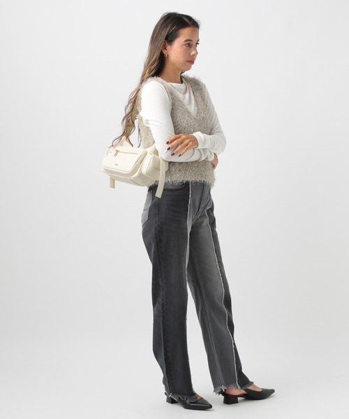 BAYFLOW（ベイフロー）の「[斜めがけもできる]ポケット2WAYバッグ（ハンドバッグ・レディース・ブラック/オフホワイト・FREE）」の4枚目の写真