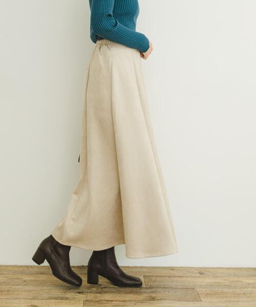 ITEMS URBANRESEARCH（アイテムズ アーバンリサーチ）の「フェイクスエードタックフレアスカート（スカート・レディース・モカ/チャコールグレー/ライトベージュ・FREE）」の5枚目の写真