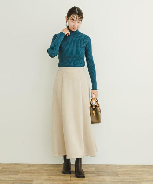 ITEMS URBANRESEARCH（アイテムズ アーバンリサーチ）の「フェイクスエードタックフレアスカート（スカート・レディース・モカ/チャコールグレー/ライトベージュ・FREE）」の6枚目の写真