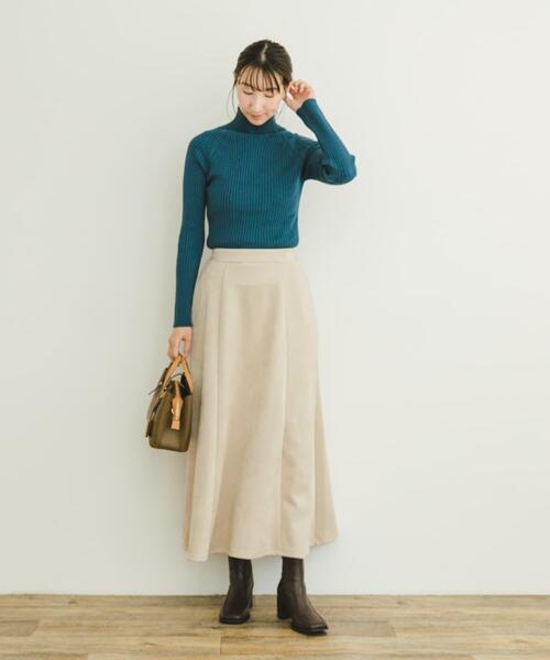 ITEMS URBANRESEARCH（アイテムズ アーバンリサーチ）の「フェイクスエードタックフレアスカート（スカート・レディース・モカ/チャコールグレー/ライトベージュ・FREE）」の8枚目の写真