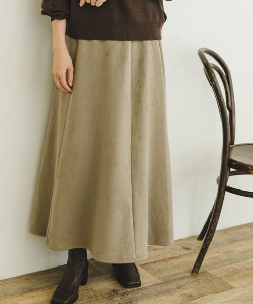 ITEMS URBANRESEARCH（アイテムズ アーバンリサーチ）の「フェイクスエードタックフレアスカート（スカート・レディース・モカ/チャコールグレー/ライトベージュ・FREE）」の12枚目の写真