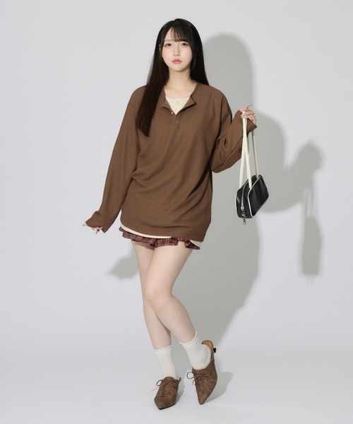JilLA(ジルア)の「Henry Neck Long T-shirt / ヘンリーネックサーマルロングスリーブTシャツ レイヤードトップス(Tシャツ/カットソー・レディース・ブラック/グレー/ブラウン・L/M/XL)」の6枚目の写真