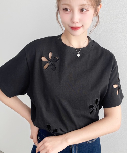 moment+（モーメントプラス）の「フラワー刺繍半袖Tシャツ（Tシャツ