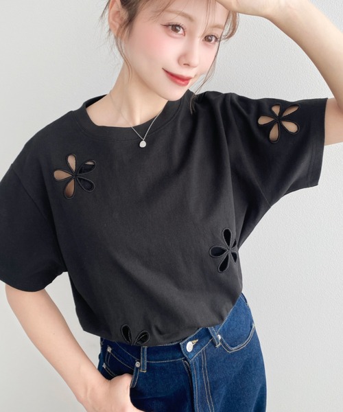 moment+（モーメントプラス）の「フラワー刺繍半袖Tシャツ（Tシャツ