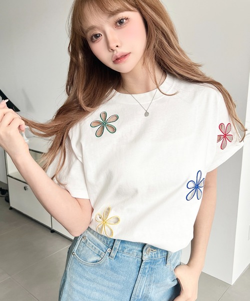 moment+(モーメントプラス)の「フラワー刺繍半袖Tシャツ(Tシャツ/カットソー・レディース・ピンク/オートミール/オフホワイト/ブラック/マルチ・M/L)」の22枚目の写真