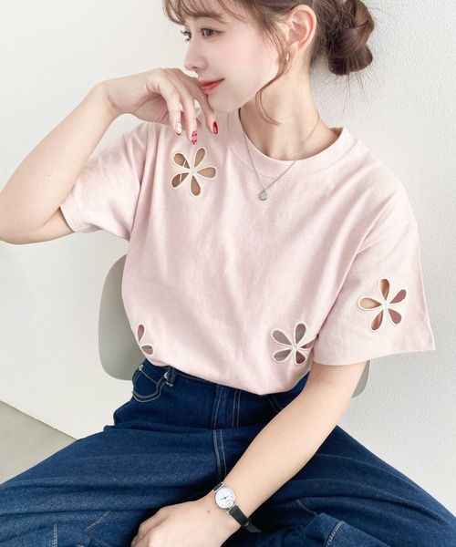 moment+（モーメントプラス）の「フラワー刺繍半袖Tシャツ（Tシャツ