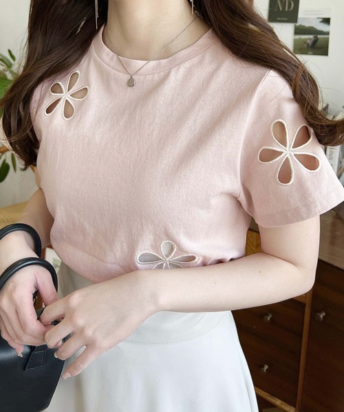 moment+(モーメントプラス)の「フラワー刺繍半袖Tシャツ(Tシャツ/カットソー・レディース・ピンク/オートミール/オフホワイト/ブラック/マルチ・M/L)」の21枚目の写真