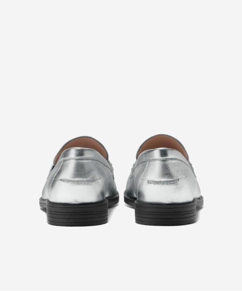 COLE HAAN（コールハーン）の「スタッシ エンブリッシュド ローファー womens（ローファー・レディース・シルバー・5.5/6/6.5/7/7.5/8/5）」の5枚目の写真