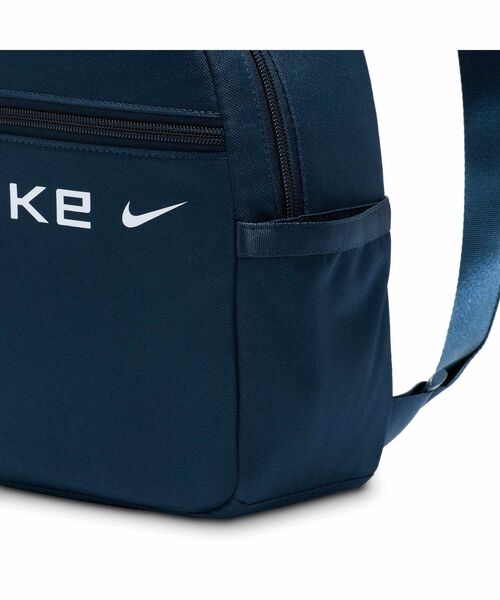 NIKE(ナイキ)の「ナイキ スポーツウェア フューチュラ ウィメンズ ミニ バックパック (6L) / Nike Sportswear Futura Women's Mini Backpack (6L) FZ2474-478 Armory Navy(バックパック/リュック・レディース・ブルー系その他・ONE SIZE)」の12枚目の写真