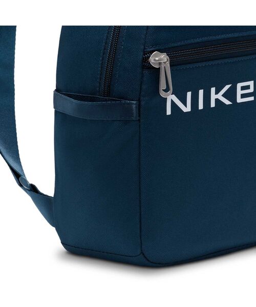 NIKE(ナイキ)の「ナイキ スポーツウェア フューチュラ ウィメンズ ミニ バックパック (6L) / Nike Sportswear Futura Women's Mini Backpack (6L) FZ2474-478 Armory Navy(バックパック/リュック・レディース・ブルー系その他・ONE SIZE)」の13枚目の写真