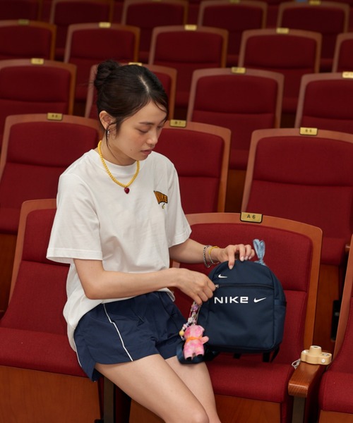 NIKE(ナイキ)の「ナイキ スポーツウェア フューチュラ ウィメンズ ミニ バックパック (6L) / Nike Sportswear Futura Women's Mini Backpack (6L) FZ2474-478 Armory Navy(バックパック/リュック・レディース・ブルー系その他・ONE SIZE)」の3枚目の写真