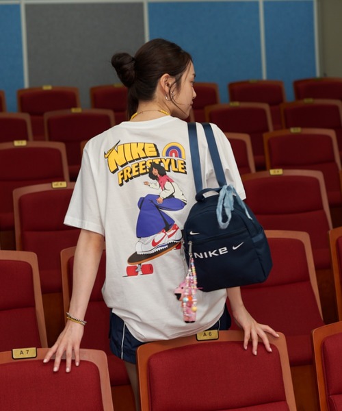 NIKE(ナイキ)の「ナイキ スポーツウェア フューチュラ ウィメンズ ミニ バックパック (6L) / Nike Sportswear Futura Women's Mini Backpack (6L) FZ2474-478 Armory Navy(バックパック/リュック・レディース・ブルー系その他・ONE SIZE)」の4枚目の写真
