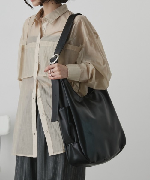 Aunt Marie's（アントマリーズ）の「フェイクレザーBIGムーンショルダーバッグ【PC・A4サイズ収納可/通勤・通学にもおすすめ】（ショルダーバッグ・レディース・ブラック/ブラウン・FREE）」の16枚目の写真