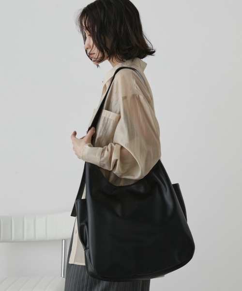 Aunt Marie's（アントマリーズ）の「フェイクレザーBIGムーンショルダーバッグ【PC・A4サイズ収納可/通勤・通学にもおすすめ】（ショルダーバッグ・レディース・ブラック/ブラウン・FREE）」の18枚目の写真